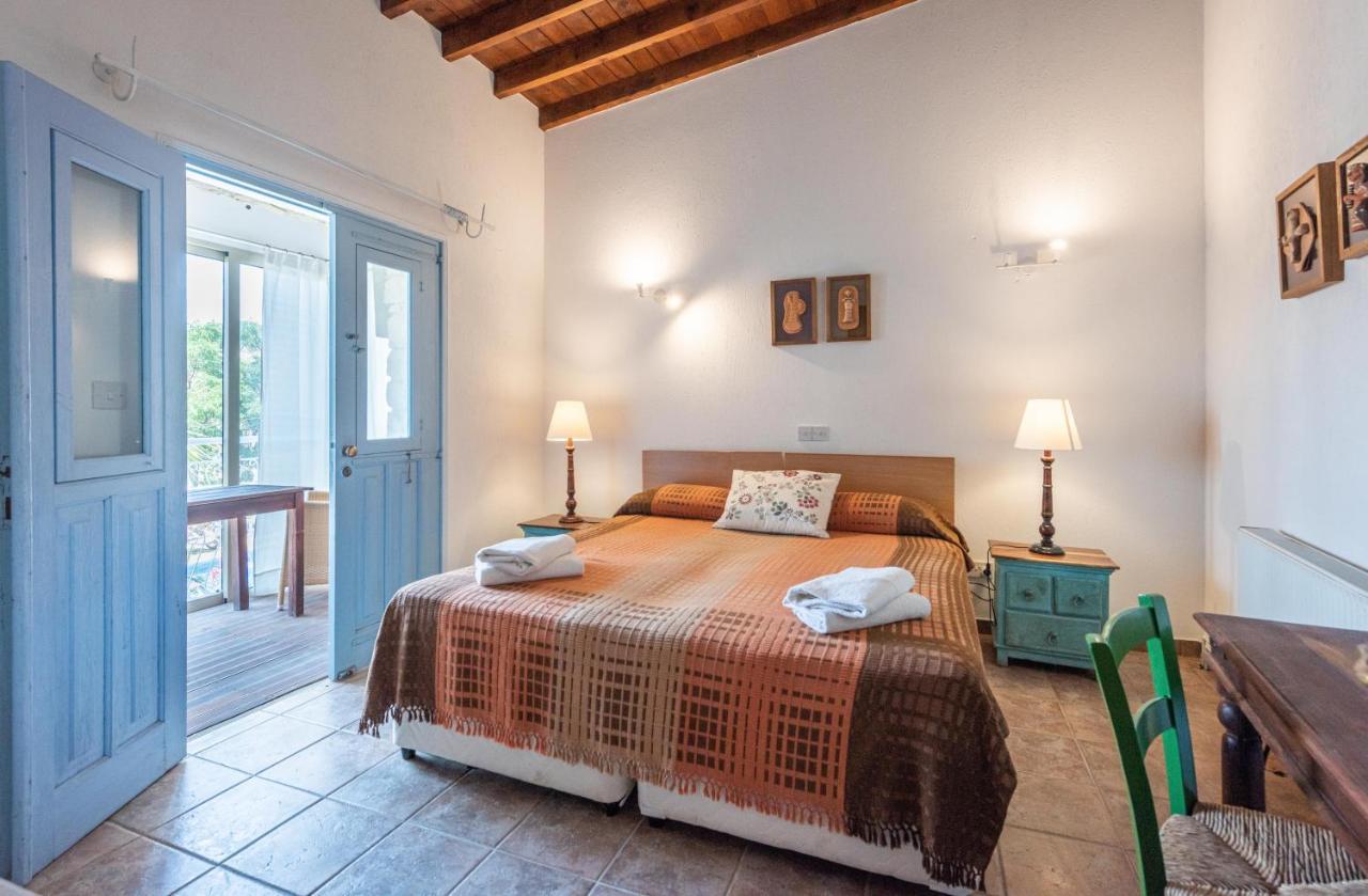 Adamos Hotel Apartments Tóhni Kültér fotó