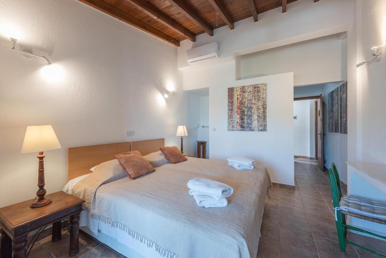 Adamos Hotel Apartments Tóhni Kültér fotó