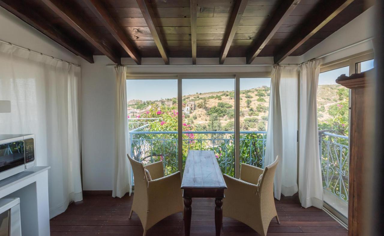 Adamos Hotel Apartments Tóhni Kültér fotó
