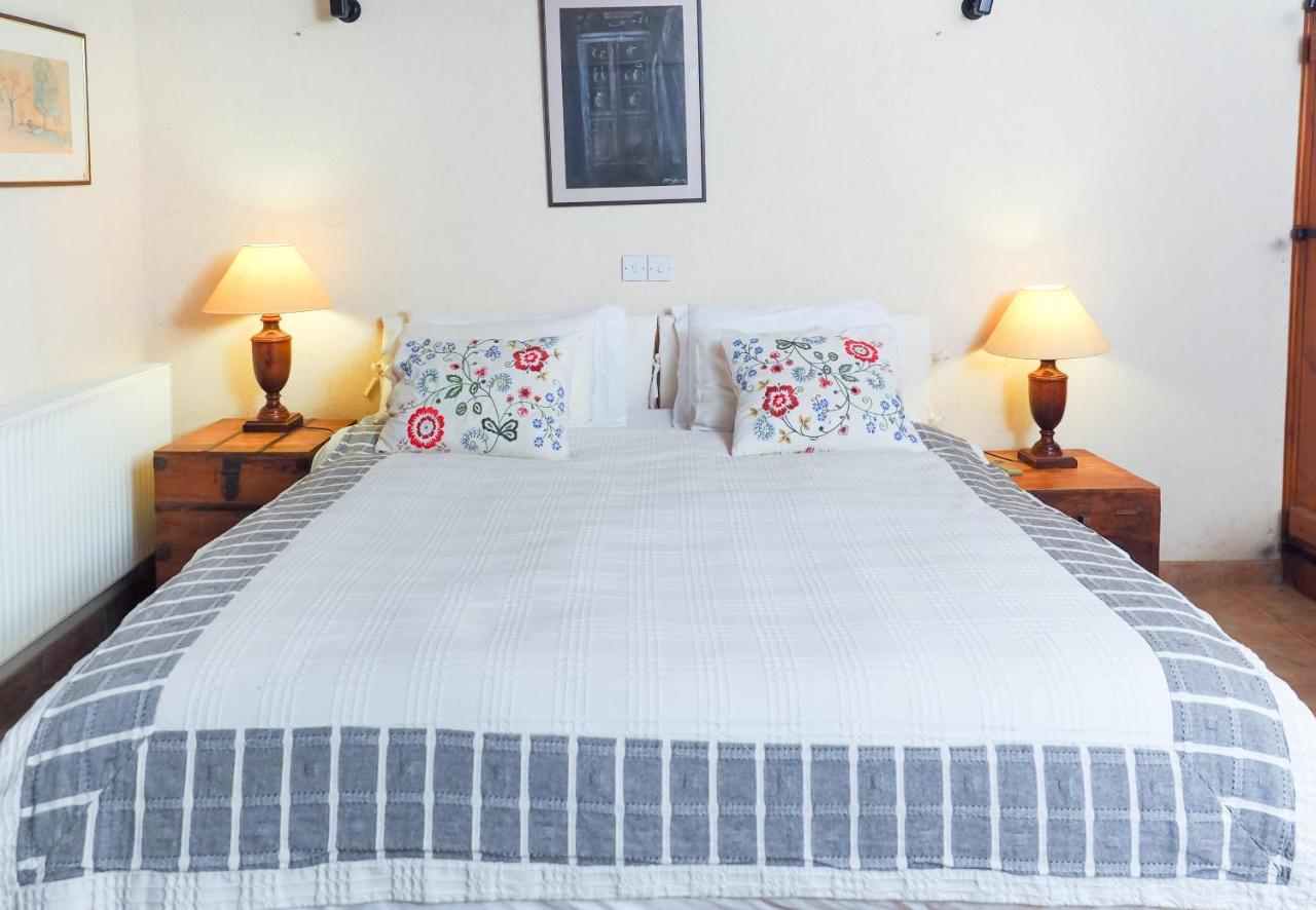 Adamos Hotel Apartments Tóhni Kültér fotó