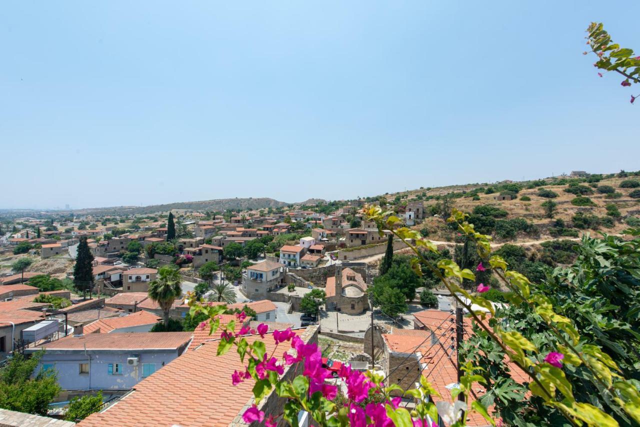 Adamos Hotel Apartments Tóhni Kültér fotó